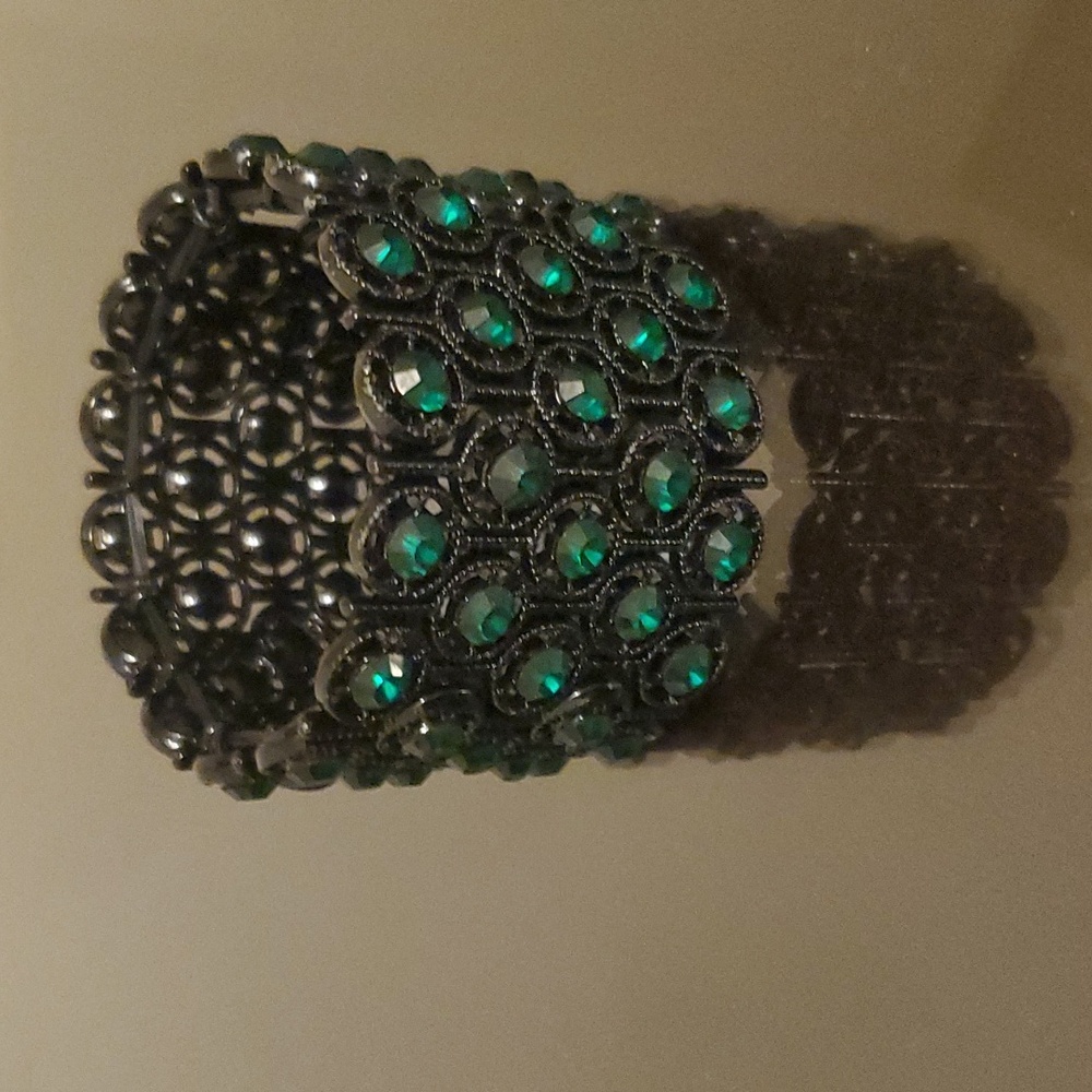 Costume jewelry bracelet emerald green beads black metal details